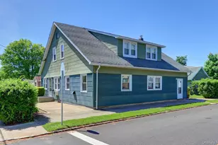54 McKinley Ave, Albertson, NY 11507 - Photo 2