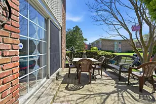 263 N Newbridge Rd, Levittown, NY 11756 - Photo 10