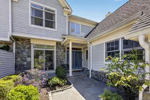 9 Easthaven Ln, White Plains, NY 10605 - Photo 2