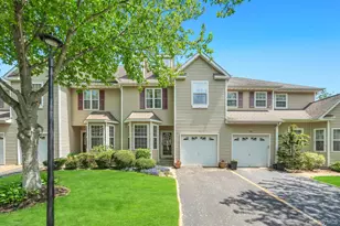 47 Snowdance Ln, Nesconset, NY 11767 - Photo 2