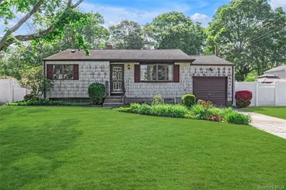 472 Bohemia Parkway, Sayville, NY 11782 - Photo 1
