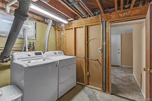 472 Bohemia Pkwy, Sayville, NY 11782 - Photo 18