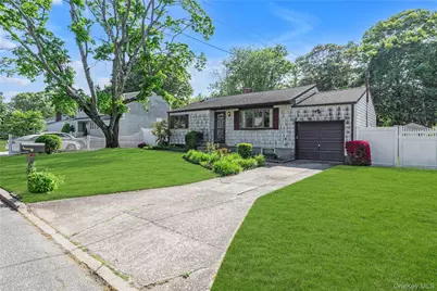 472 Bohemia Parkway, Sayville, NY 11782 - Photo 24