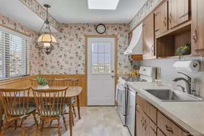472 Bohemia Parkway, Sayville, NY 11782 - Photo 8