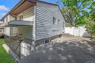 472 Bohemia Pkwy, Sayville, NY 11782 - Photo 22
