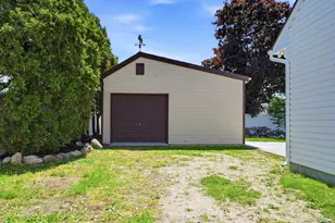 21 Robbins St, Lindenhurst, NY 11757 - Photo 34
