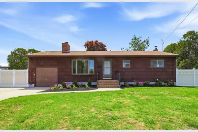 21 Robbins Street, Lindenhurst, NY 11757 - Photo 4