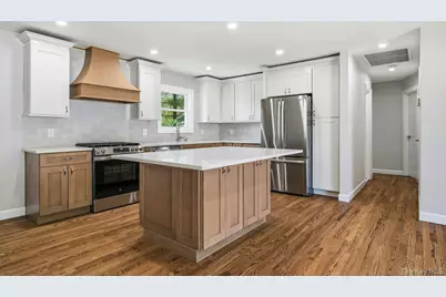 21 Robbins Street, Lindenhurst, NY 11757 - Photo 2