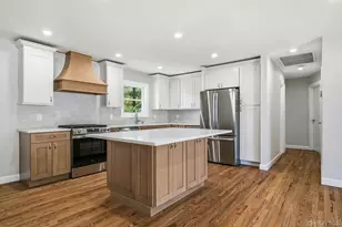 21 Robbins St, Lindenhurst, NY 11757 - Photo 2