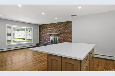 21 Robbins Street, Lindenhurst, NY 11757 - Photo 18