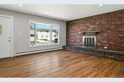 21 Robbins Street, Lindenhurst, NY 11757 - Photo 16