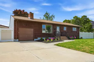 21 Robbins St, Lindenhurst, NY 11757 - Photo 4