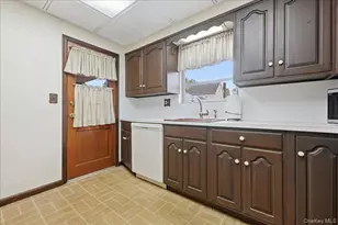 311 Carnation Ave, Floral Park, NY 11001 - Photo 12