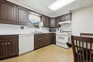 311 Carnation Ave, Floral Park, NY 11001 - Photo 10