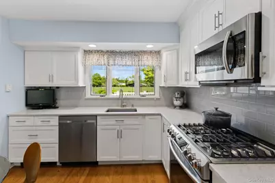 108 Wayne Street, Jericho, NY 11753 - Photo 6