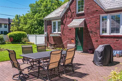 186 Pennsylvania Avenue, Freeport, NY 11520 - Photo 8