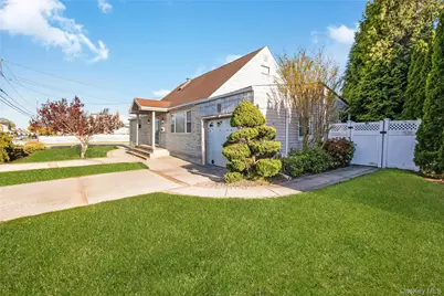53 Lincoln Boulevard, Bethpage, NY 11714 - Photo 2