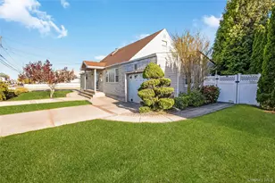 53 Lincoln Blvd, Bethpage, NY 11714 - Photo 2