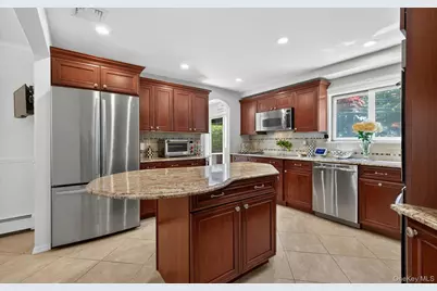 10 Wentworth Drive, Dix Hills, NY 11746 - Photo 8