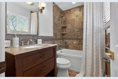 10 Wentworth Drive, Dix Hills, NY 11746 - Photo 34
