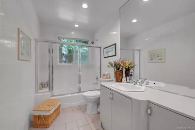 8 Briarfield Drive, Great Neck, NY 11020 - Photo 18