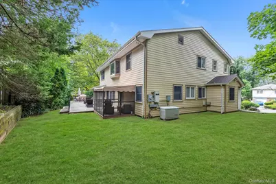 8 Briarfield Drive, Great Neck, NY 11020 - Photo 34