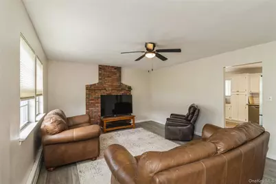 7 Austin Street, Bellport, NY 11713 - Photo 4