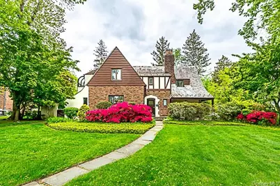 15 Mirrielees Road, Great Neck, NY 11021 - Photo 2
