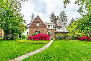 15 Mirrielees Rd, Great Neck, NY 11021 - Photo 2