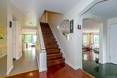 15 Mirrielees Road, Great Neck, NY 11021 - Photo 4