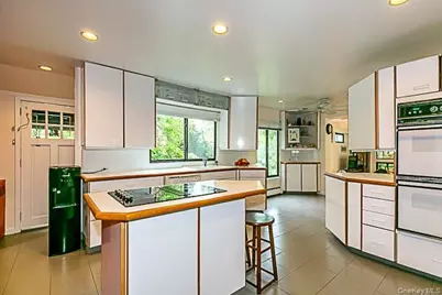 15 Mirrielees Road, Great Neck, NY 11021 - Photo 8