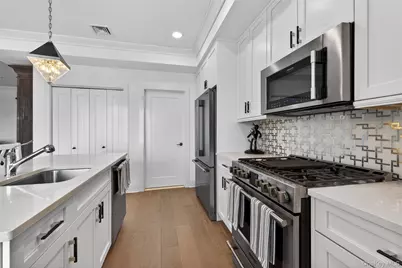421 Marina Pointe Drive #421, East Rockaway, NY 11518 - Photo 26