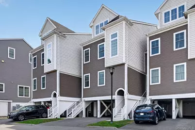 421 Marina Pointe Drive #421, East Rockaway, NY 11518 - Photo 2