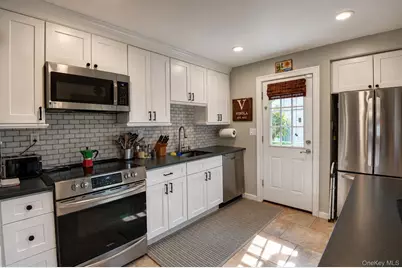 26 Sycamore Lane, Levittown, NY 11756 - Photo 4