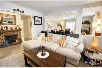 26 Sycamore Lane, Levittown, NY 11756 - Photo 10