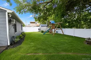 26 Sycamore Ln, Levittown, NY 11756 - Photo 28