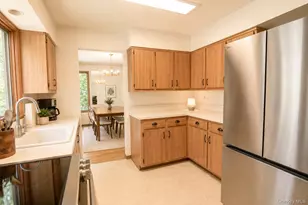 10 Camelot Ln, East Setauket, NY 11733 - Photo 18