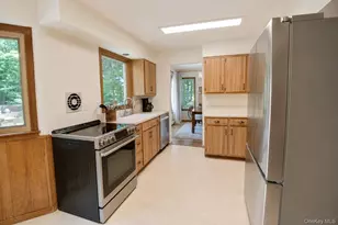 10 Camelot Ln, East Setauket, NY 11733 - Photo 16