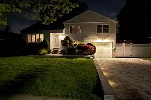 110 Briarwood Ln, Plainview, NY 11803 - Photo 36