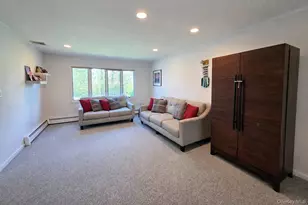 110 Briarwood Ln, Plainview, NY 11803 - Photo 8