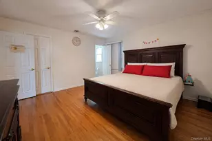 110 Briarwood Ln, Plainview, NY 11803 - Photo 18