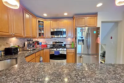110 Briarwood Lane, Plainview, NY 11803 - Photo 12