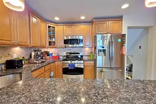 110 Briarwood Ln, Plainview, NY 11803 - Photo 12