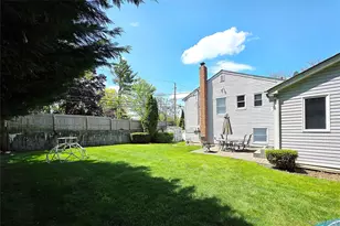 110 Briarwood Ln, Plainview, NY 11803 - Photo 34
