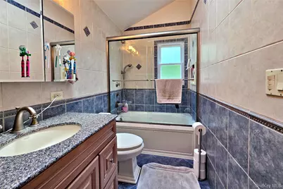 110 Briarwood Lane, Plainview, NY 11803 - Photo 16