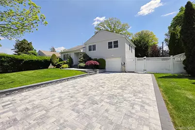 110 Briarwood Lane, Plainview, NY 11803 - Photo 4