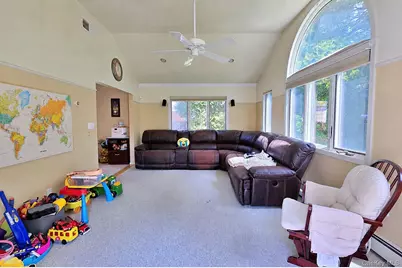 110 Briarwood Lane, Plainview, NY 11803 - Photo 28