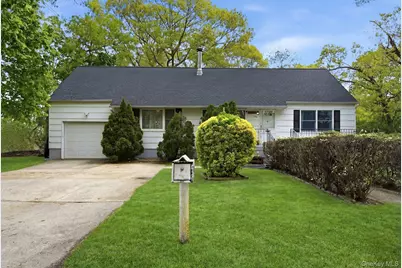 100 Avenue B, Holbrook, NY 11741 - Photo 1