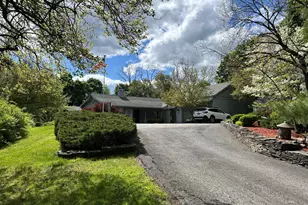 30 Daisy Ln, Poughkeepsie, NY 12603 - Photo 6