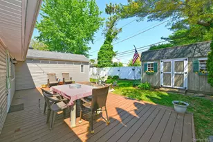 27 Blossom Ln, Levittown, NY 11756 - Photo 28
